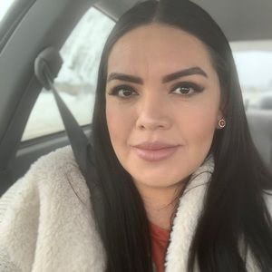 Meet your Posher, Jaquelin